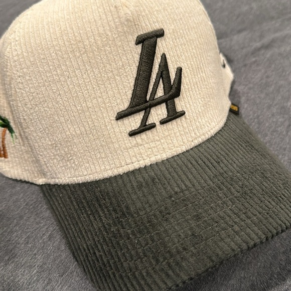 Paradise LA Los Angeles corduroy cap - Picture 6 of 7